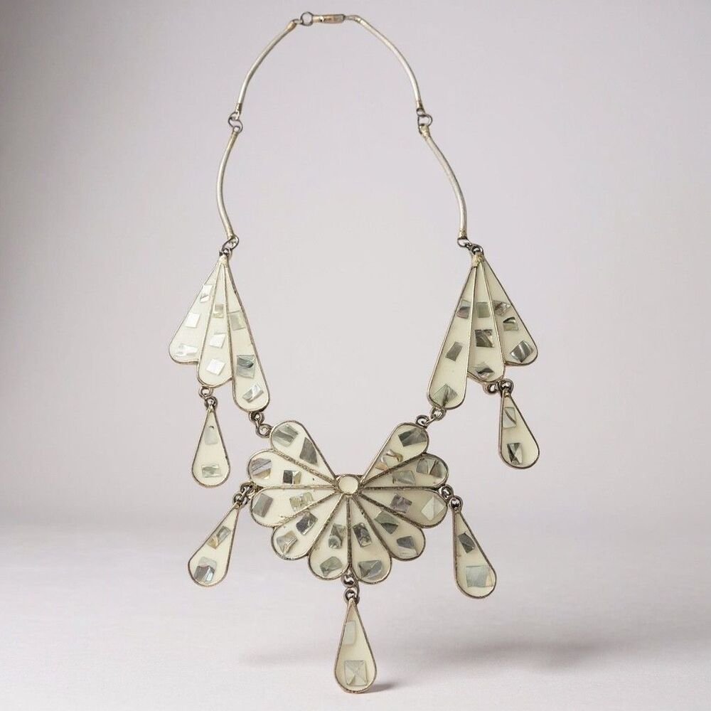 Shell Inlay Fan Pendant Necklace in Cream - Picture 2 of 8